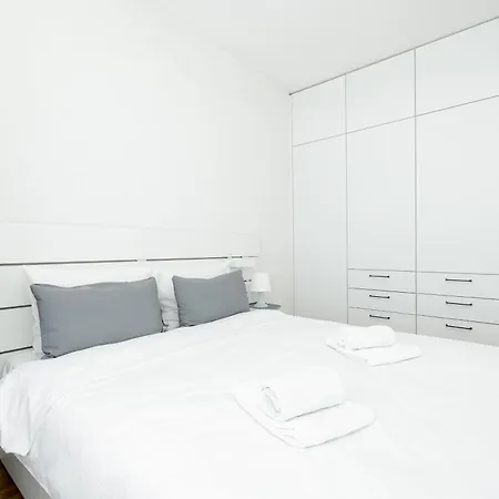 Lägenhet Elegance By Bookinghost